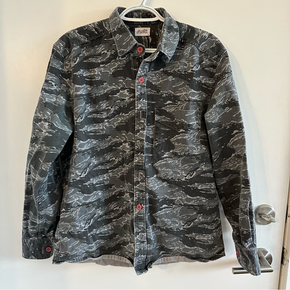 Richter Goods men’s camo flannel. size Medium